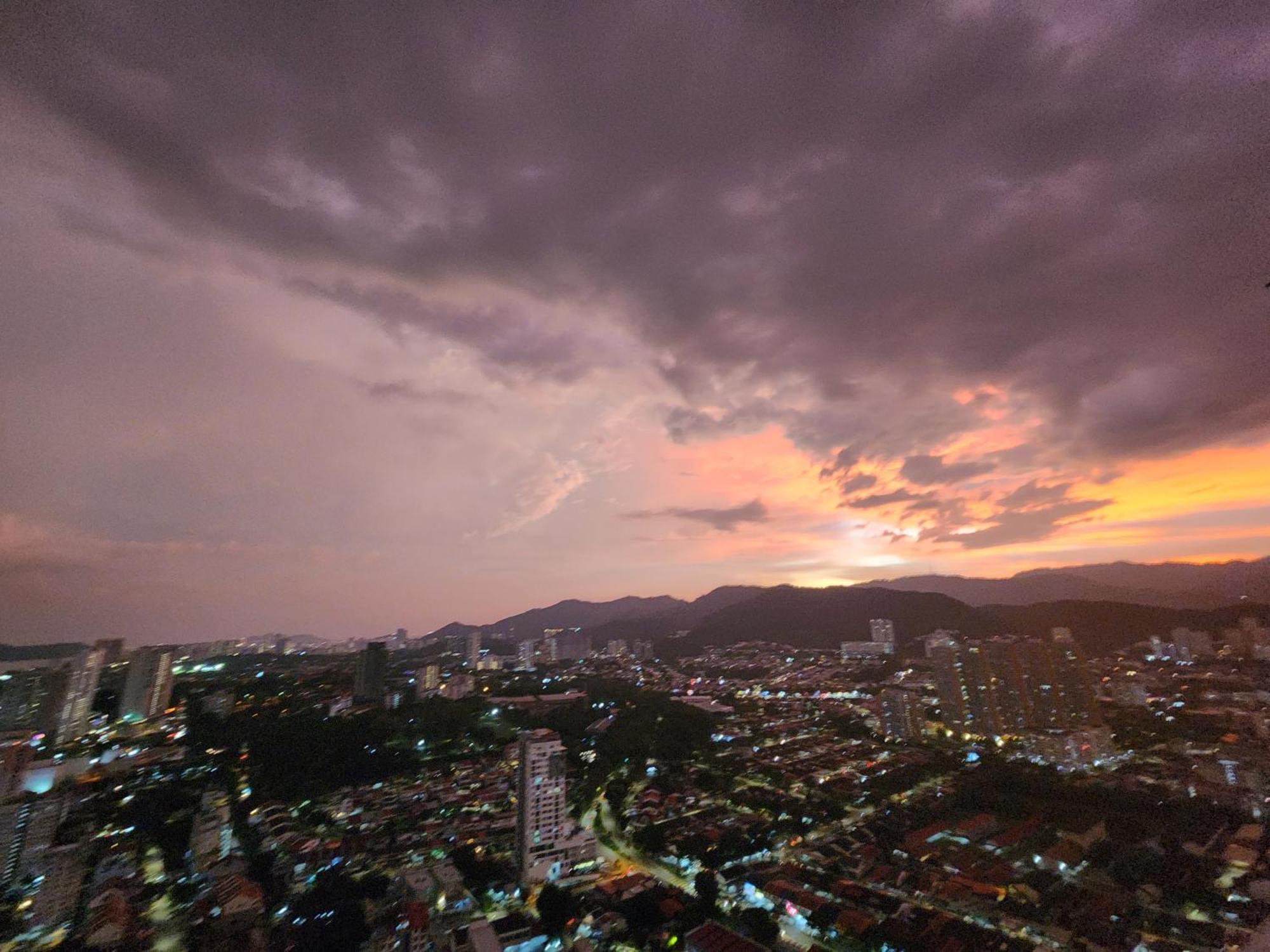 Urban Suites - Penang Jelutong Eksteriør billede